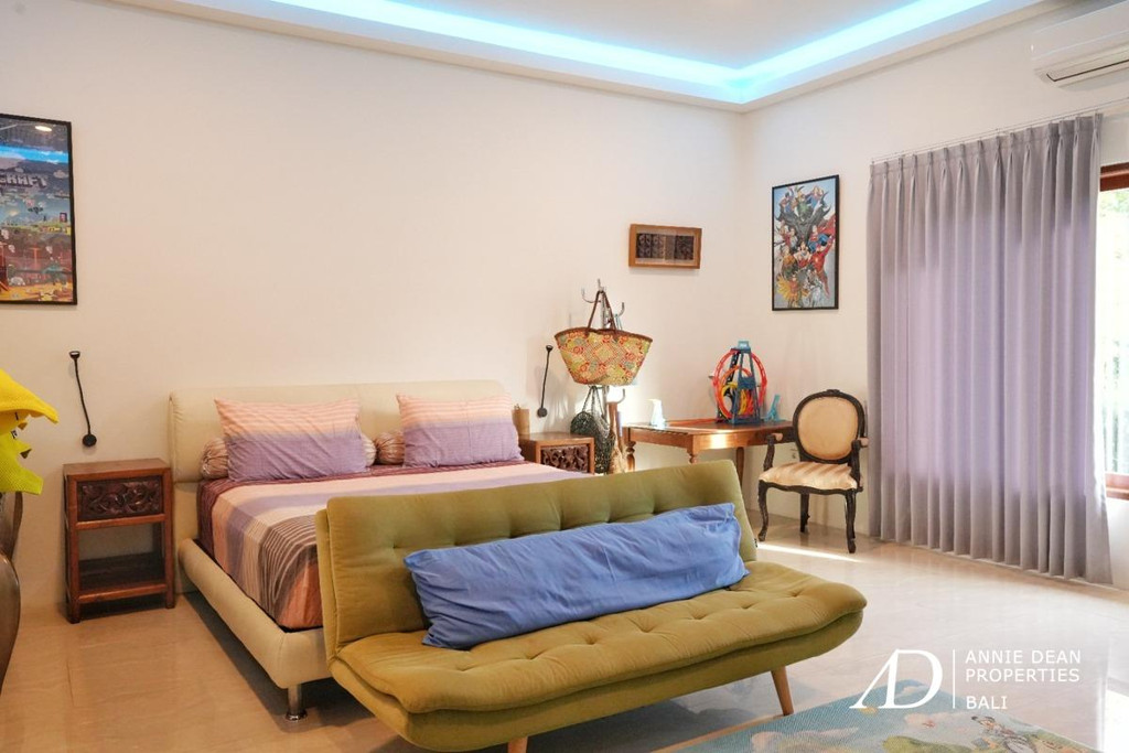 FREEHOLD COLONIAL-STYLE 6-BEDROOM VILLA WITH RICE FIELD VIEW - KABA-KABA