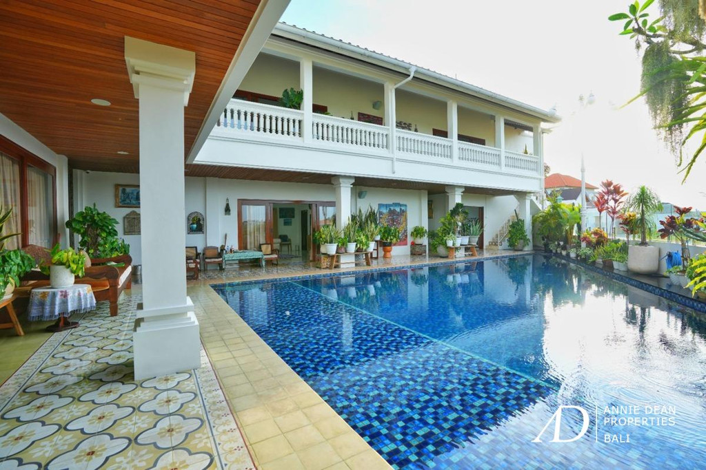 FREEHOLD COLONIAL-STYLE 6-BEDROOM VILLA WITH RICE FIELD VIEW - KABA-KABA