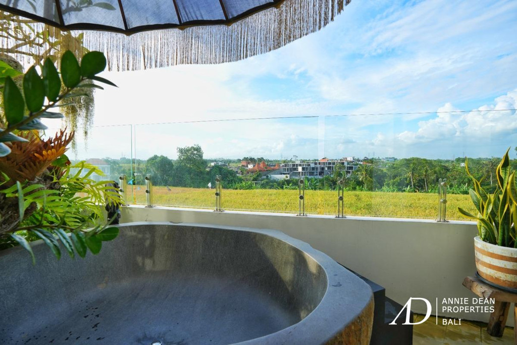 FREEHOLD COLONIAL-STYLE 6-BEDROOM VILLA WITH RICE FIELD VIEW - KABA-KABA