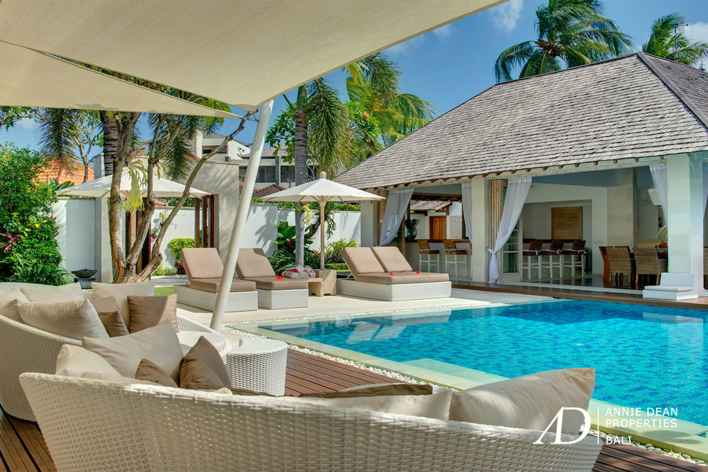 FREEHOLD | COLONIAL-STYLE LUXURY VILLA JUST 500M FROM THE BEACH IN PRIME SEMINYAK