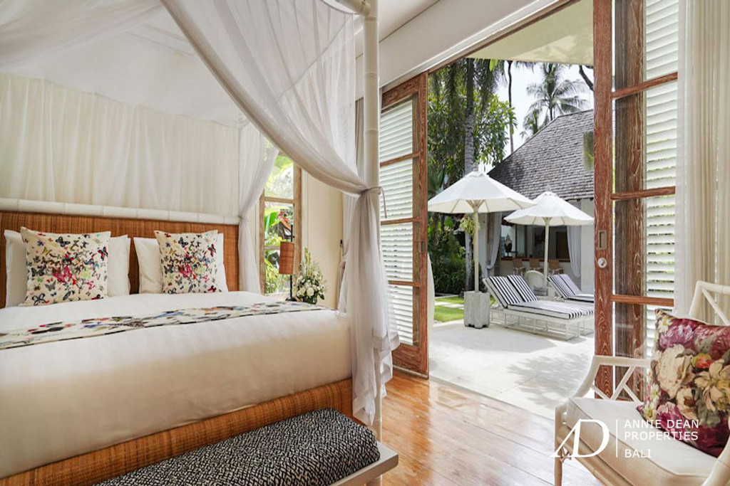 FREEHOLD | COLONIAL-STYLE LUXURY VILLA JUST 500M FROM THE BEACH IN PRIME SEMINYAK