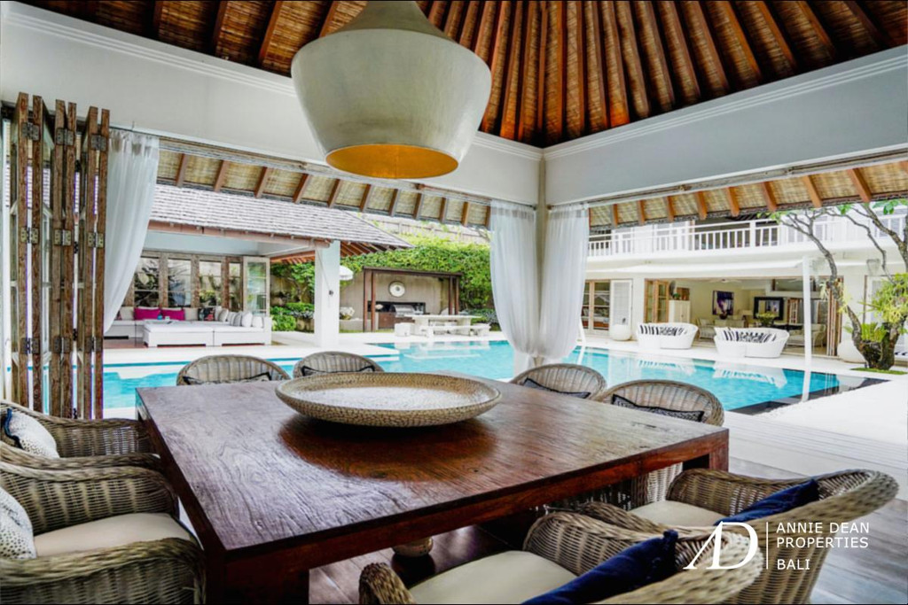 FREEHOLD | COLONIAL-STYLE LUXURY VILLA JUST 500M FROM THE BEACH IN PRIME SEMINYAK