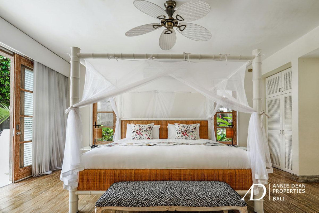 FREEHOLD | COLONIAL-STYLE LUXURY VILLA JUST 500M FROM THE BEACH IN PRIME SEMINYAK