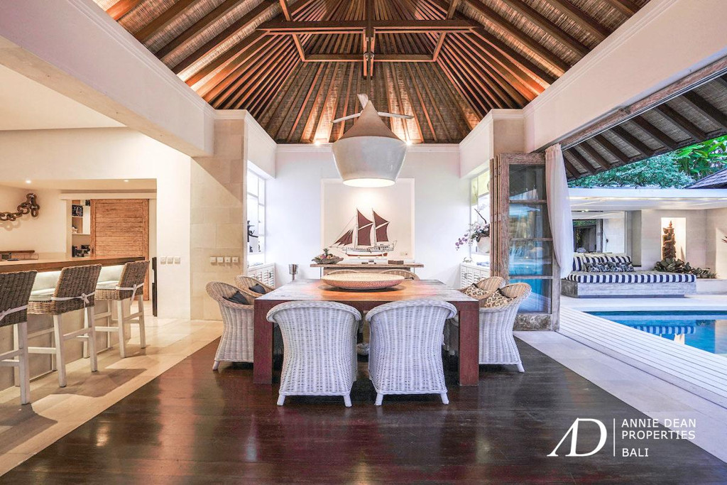 FREEHOLD | COLONIAL-STYLE LUXURY VILLA JUST 500M FROM THE BEACH IN PRIME SEMINYAK