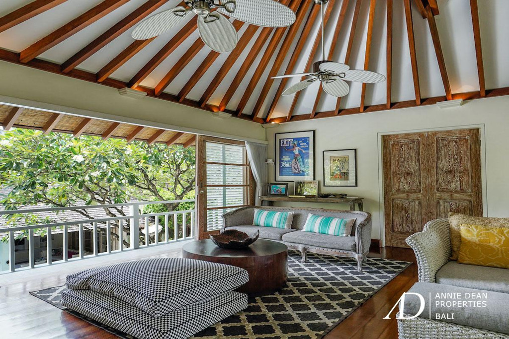 FREEHOLD | COLONIAL-STYLE LUXURY VILLA JUST 500M FROM THE BEACH IN PRIME SEMINYAK