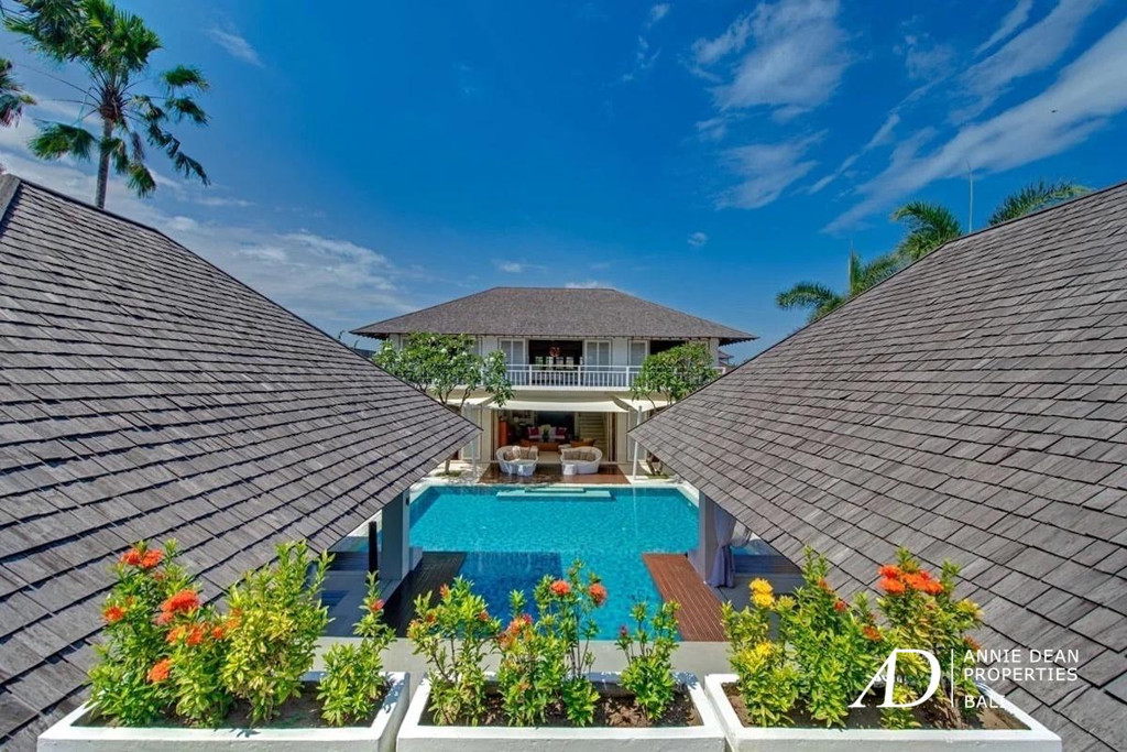 FREEHOLD | COLONIAL-STYLE LUXURY VILLA JUST 500M FROM THE BEACH IN PRIME SEMINYAK