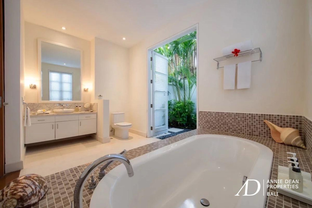 FREEHOLD | COLONIAL-STYLE LUXURY VILLA JUST 500M FROM THE BEACH IN PRIME SEMINYAK