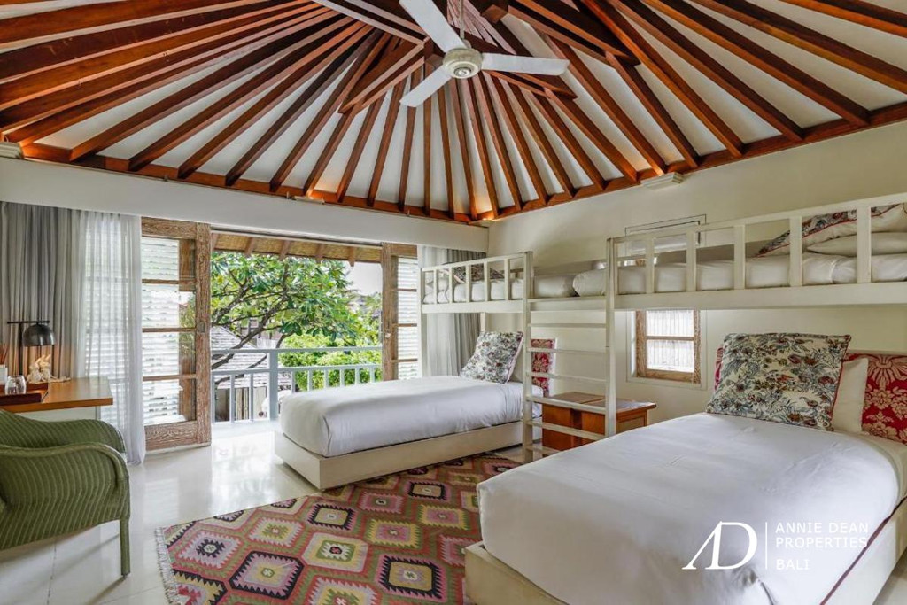 FREEHOLD | COLONIAL-STYLE LUXURY VILLA JUST 500M FROM THE BEACH IN PRIME SEMINYAK