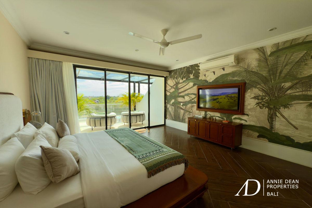 FREEHOLD LUXURY RESIDENCE IN PRIME CANGGU WITH STUNNING GREENBELT VIEWS