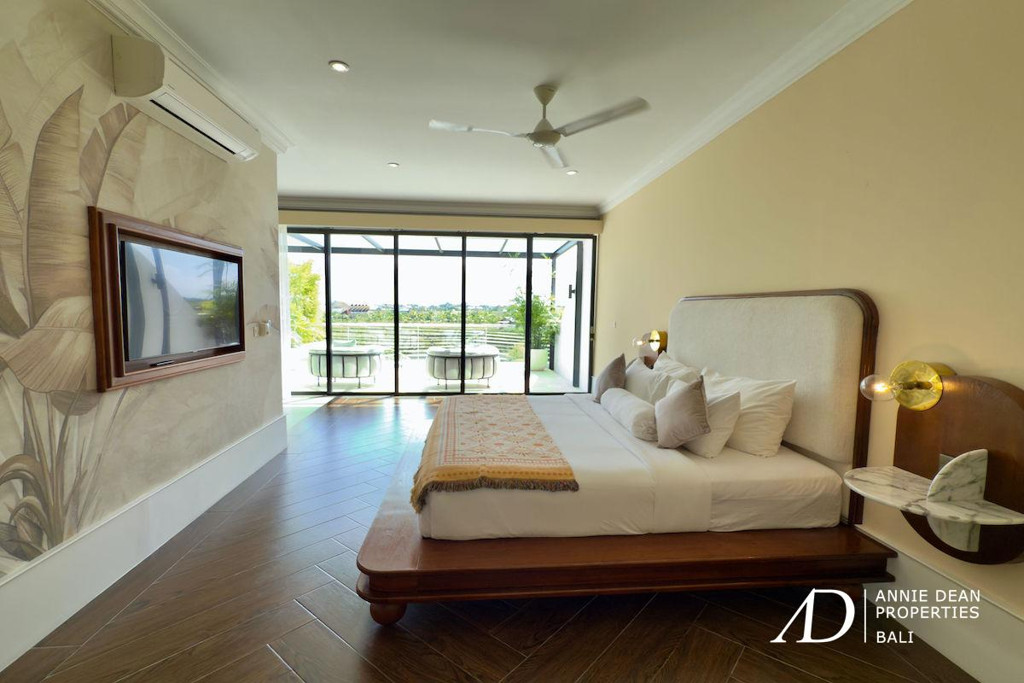 FREEHOLD LUXURY RESIDENCE IN PRIME CANGGU WITH STUNNING GREENBELT VIEWS