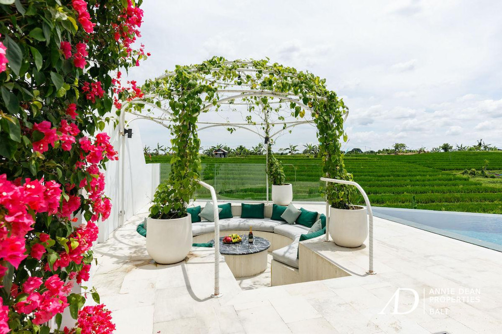 FREEHOLD LUXURY RESIDENCE IN PRIME CANGGU WITH STUNNING GREENBELT VIEWS