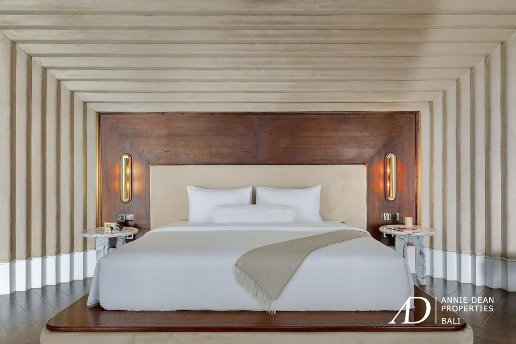 FREEHOLD LUXURY RESIDENCE IN PRIME CANGGU WITH STUNNING GREENBELT VIEWS