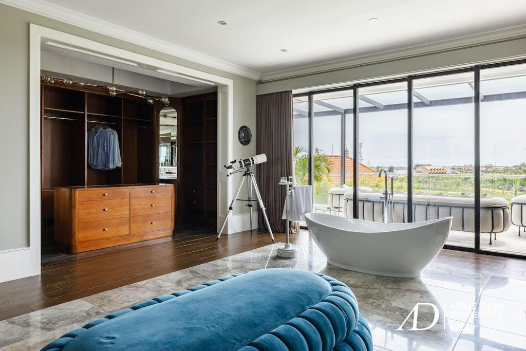 FREEHOLD LUXURY RESIDENCE IN PRIME CANGGU WITH STUNNING GREENBELT VIEWS