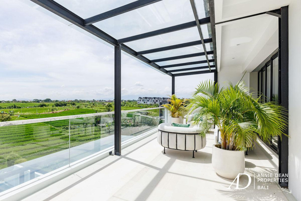 FREEHOLD LUXURY RESIDENCE IN PRIME CANGGU WITH STUNNING GREENBELT VIEWS
