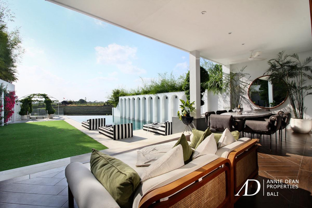 FREEHOLD LUXURY RESIDENCE IN PRIME CANGGU WITH STUNNING GREENBELT VIEWS