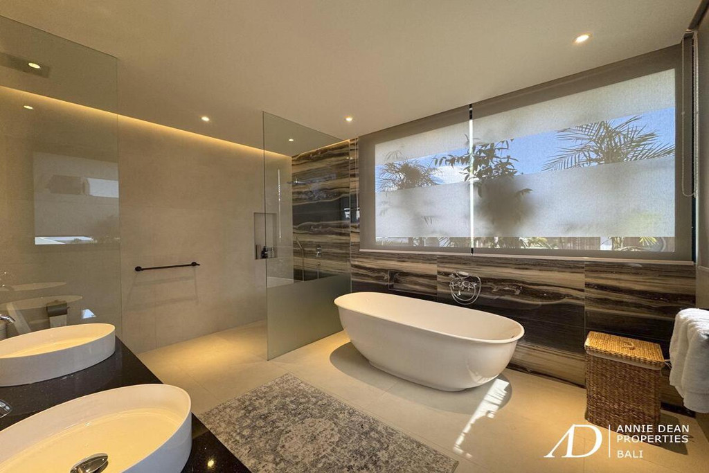  YEARLY RENTAL MODERN 3-LEVEL VILLA WITH OCEAN VIEWS - 300M FROM THE BEACH