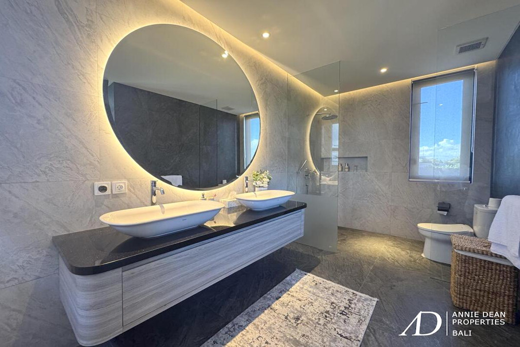  YEARLY RENTAL MODERN 3-LEVEL VILLA WITH OCEAN VIEWS - 300M FROM THE BEACH