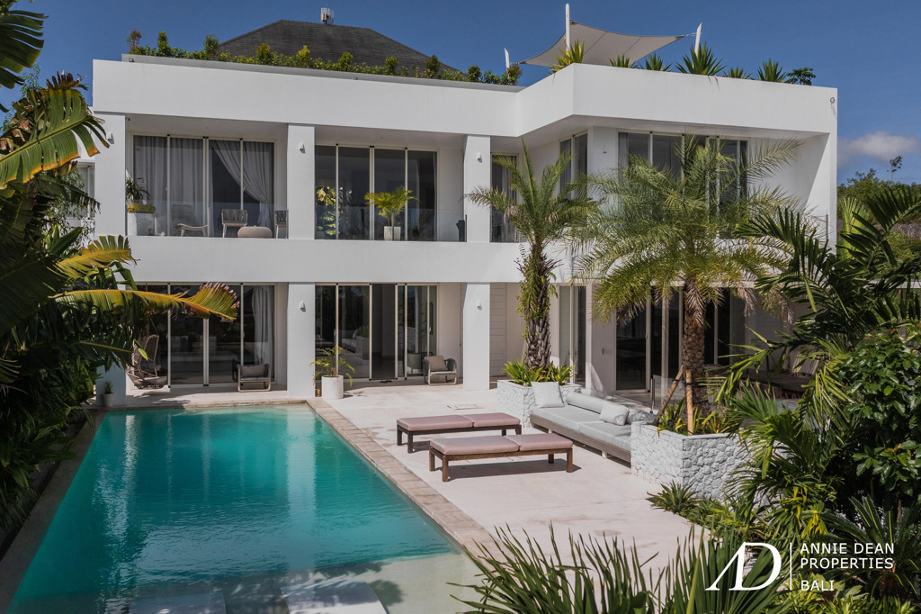 FREEHOLD | MODERN DESIGN VILLA WITH ROOFTOP & OCEAN VIEWS