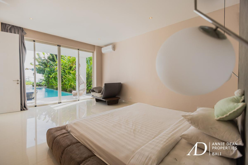 FREEHOLD | MODERN DESIGN VILLA WITH ROOFTOP & OCEAN VIEWS