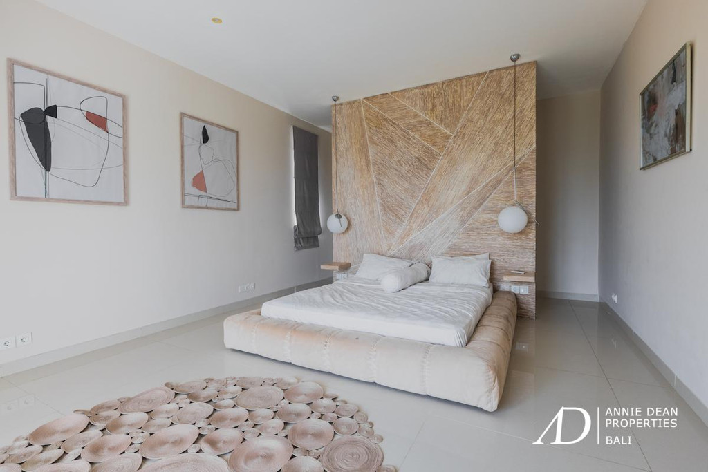 FREEHOLD | MODERN DESIGN VILLA WITH ROOFTOP & OCEAN VIEWS