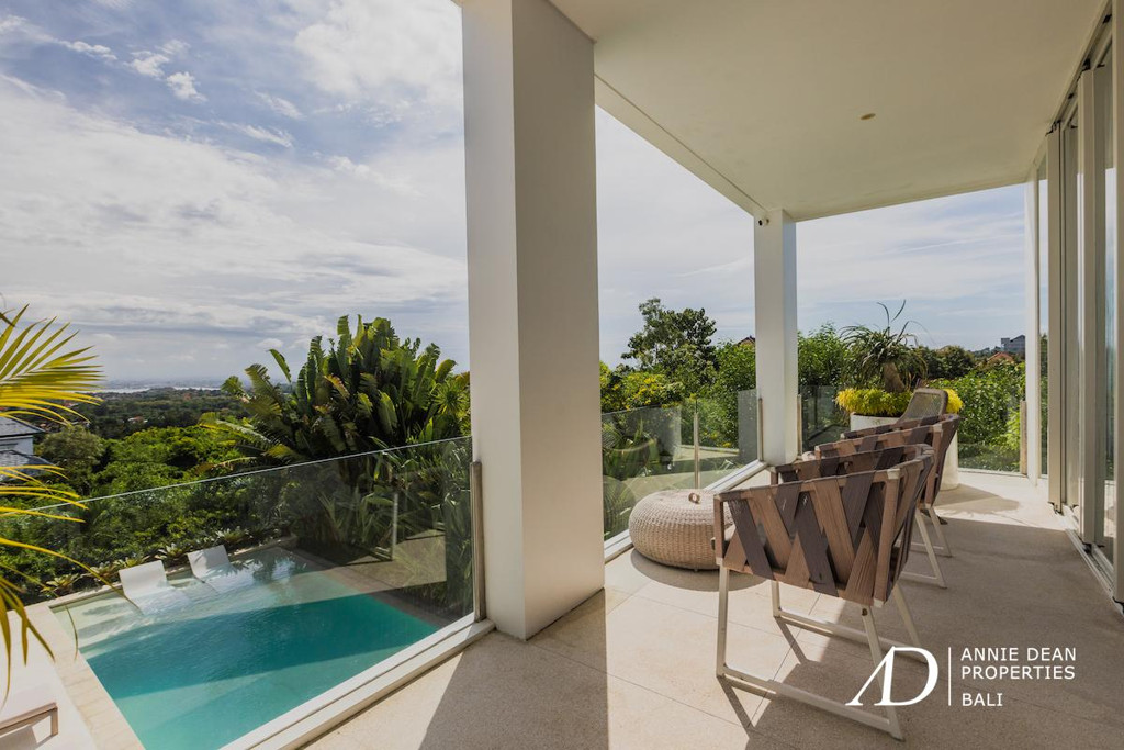 FREEHOLD | MODERN DESIGN VILLA WITH ROOFTOP & OCEAN VIEWS