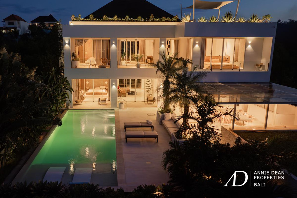 FREEHOLD | MODERN DESIGN VILLA WITH ROOFTOP & OCEAN VIEWS