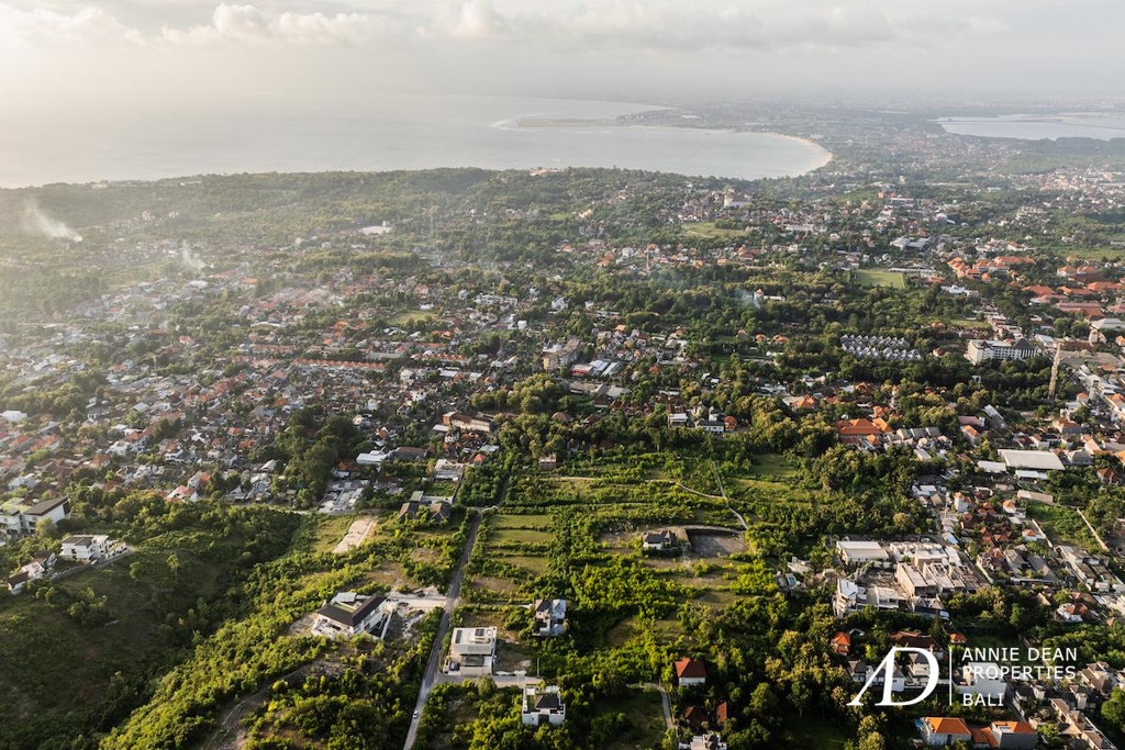 FREEHOLD | MODERN DESIGN VILLA WITH ROOFTOP & OCEAN VIEWS