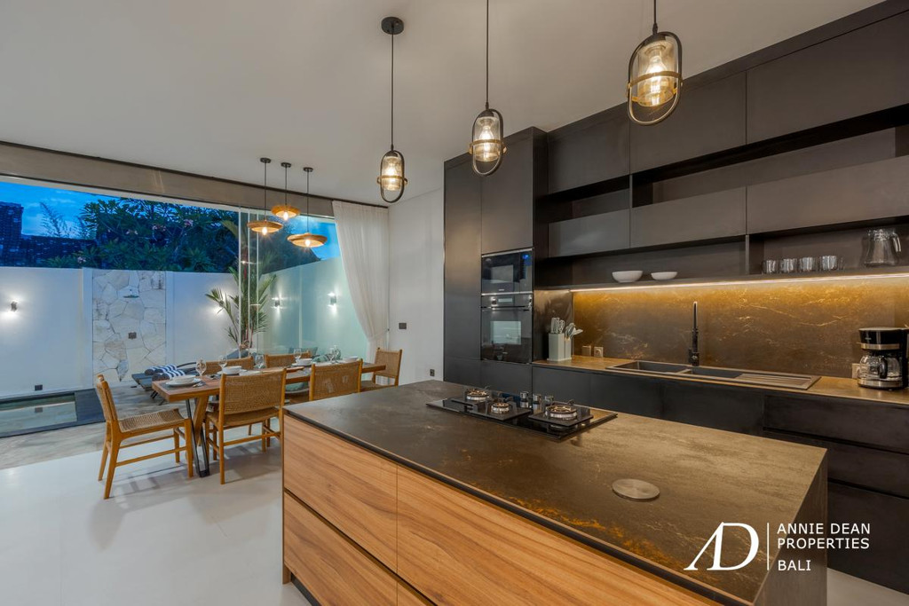 LEASEHOLD | MODERN MINIMALIST 3-BEDROOM VILLA IN PADONAN, CANGGU