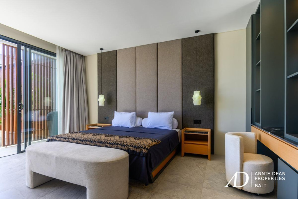 FREEHOLD | MODERN MULTI-LEVEL VILLA WITH PANORAMIC VIEWS OVER JIMBARAN BAY