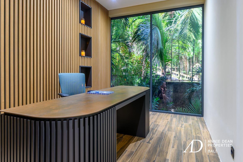 FREEHOLD | MODERN MULTI-LEVEL VILLA WITH PANORAMIC VIEWS OVER JIMBARAN BAY