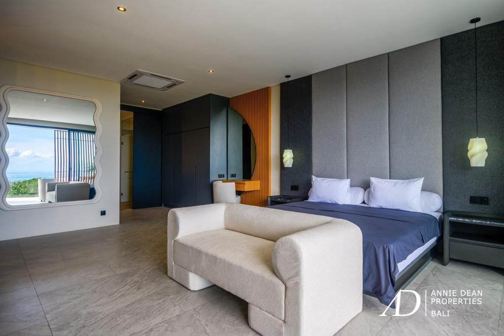 FREEHOLD | MODERN MULTI-LEVEL VILLA WITH PANORAMIC VIEWS OVER JIMBARAN BAY