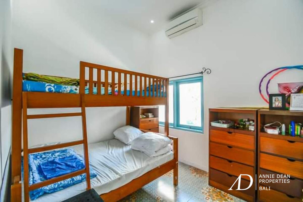 LEASEHOLD 10 YEARS | 3-BEDROOM VILLA WITH GARDEN & POOL NEAR KEROBOKAN