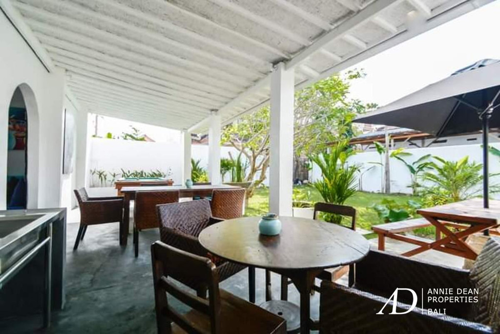 LEASEHOLD 10 YEARS | 3-BEDROOM VILLA WITH GARDEN & POOL NEAR KEROBOKAN