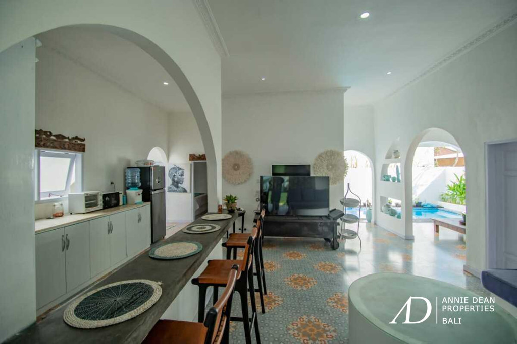 LEASEHOLD 10 YEARS | 3-BEDROOM VILLA WITH GARDEN & POOL NEAR KEROBOKAN