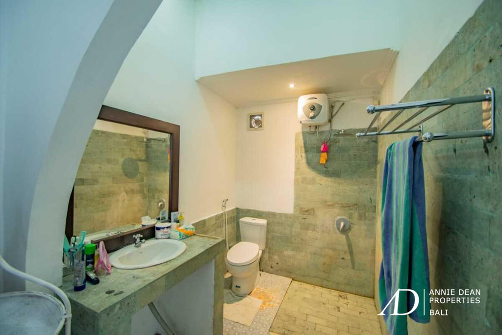 LEASEHOLD 10 YEARS | 3-BEDROOM VILLA WITH GARDEN & POOL NEAR KEROBOKAN