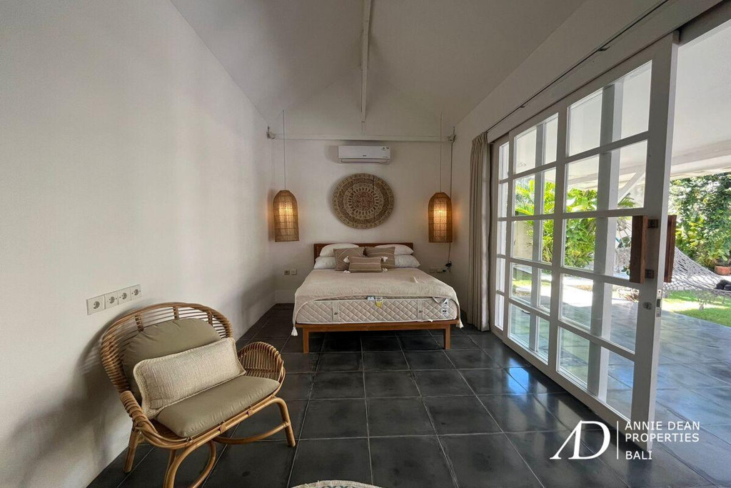 YEARLY RENTAL | 3-BEDROOM VILLA WITH GARDEN IN SEMINYAK