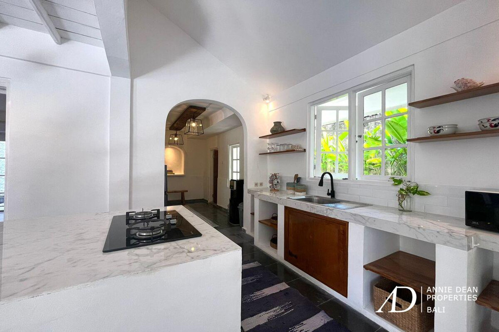 YEARLY RENTAL | 3-BEDROOM VILLA WITH GARDEN IN SEMINYAK