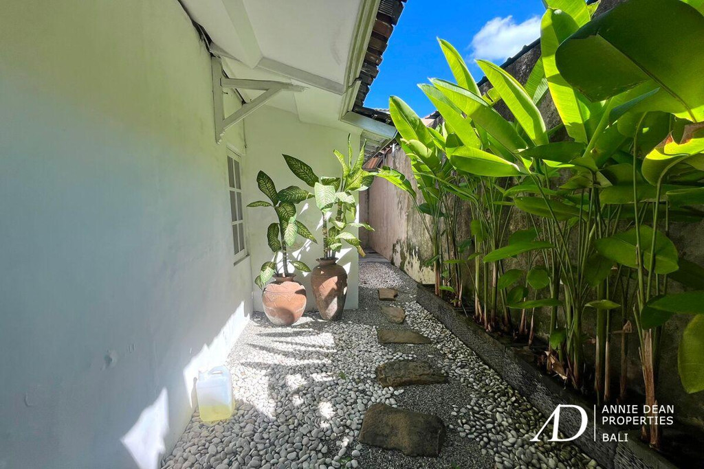YEARLY RENTAL | 3-BEDROOM VILLA WITH GARDEN IN SEMINYAK
