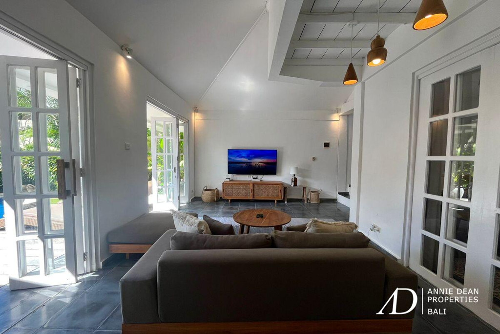 YEARLY RENTAL | 3-BEDROOM VILLA WITH GARDEN IN SEMINYAK