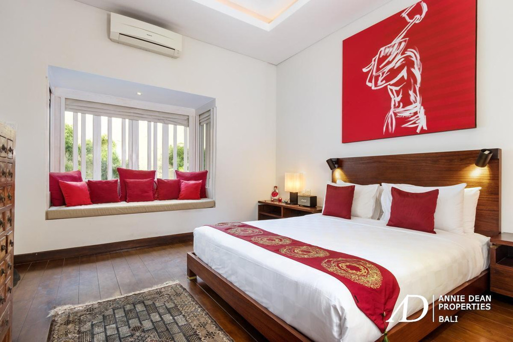 LEASEHOLD | PRIME SEMINYAK VILLA WITH PONDOK WISATA - 29 YEARS LEASE