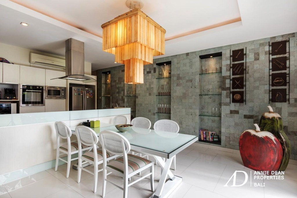 LEASEHOLD | PRIME SEMINYAK VILLA WITH PONDOK WISATA - 29 YEARS LEASE