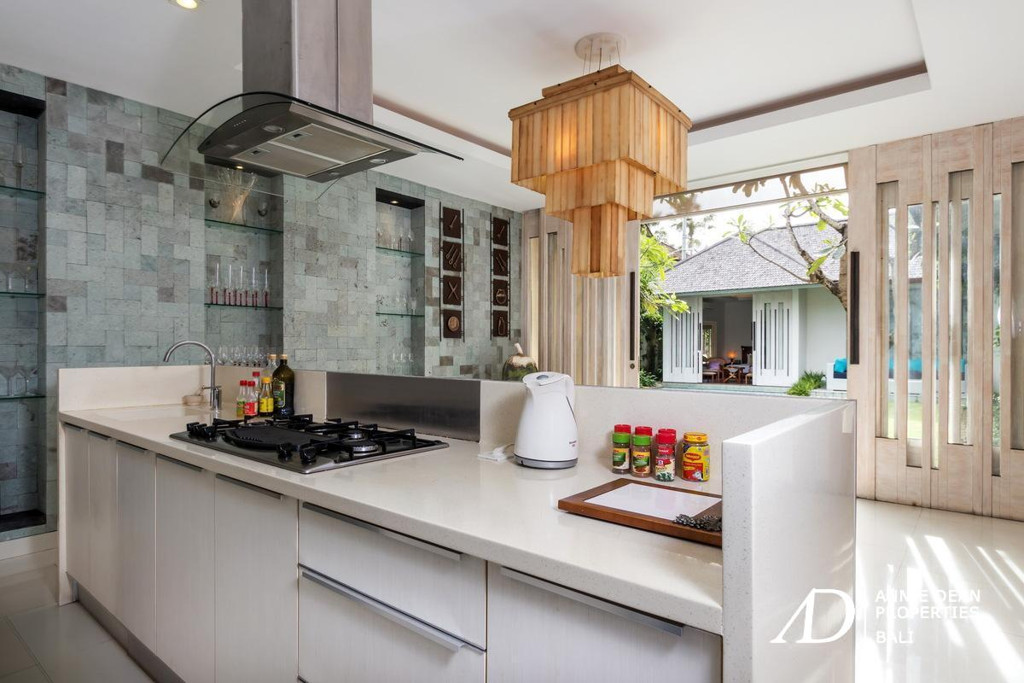 LEASEHOLD | PRIME SEMINYAK VILLA WITH PONDOK WISATA - 29 YEARS LEASE