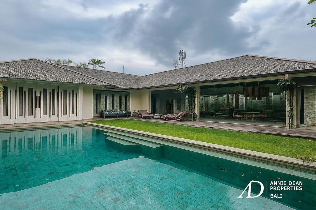 LEASEHOLD | PRIME SEMINYAK VILLA WITH PONDOK WISATA - 29 YEARS LEASE