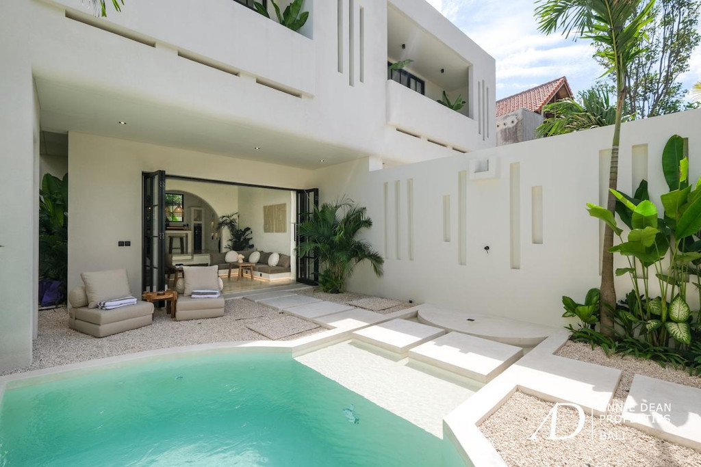 FREEHOLD | MEDITERRANEAN-STYLE 2-BEDROOM VILLA - PERERENAN