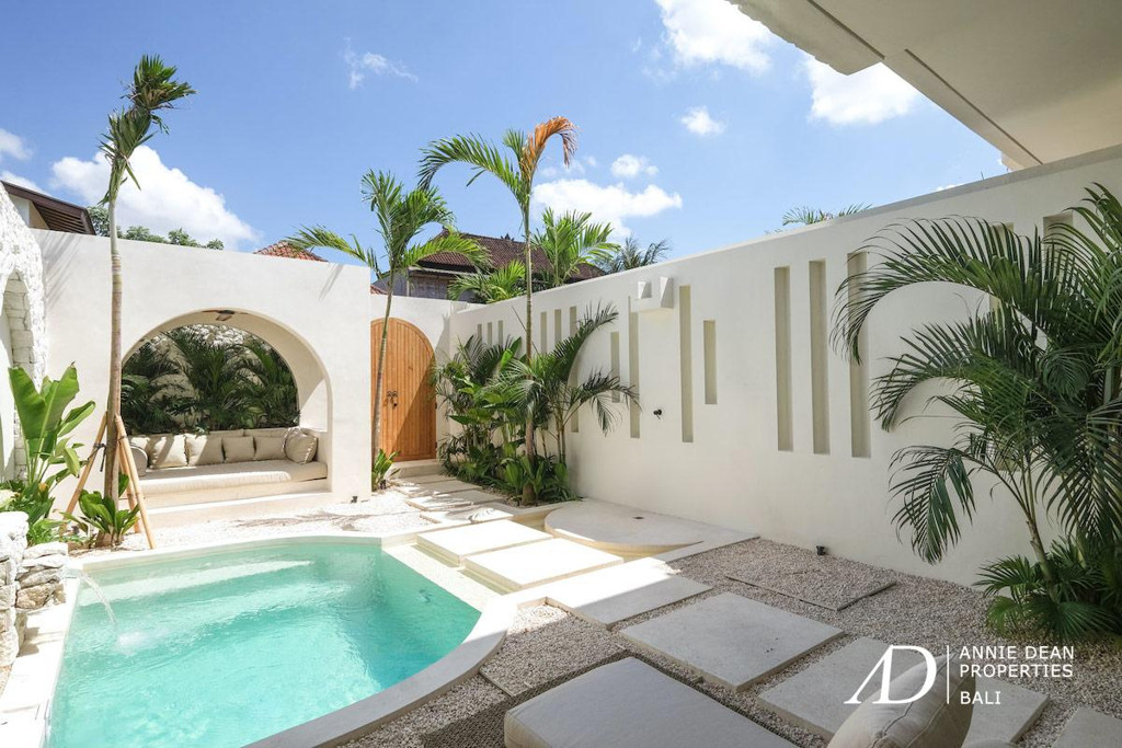 FREEHOLD | MEDITERRANEAN-STYLE 2-BEDROOM VILLA - PERERENAN