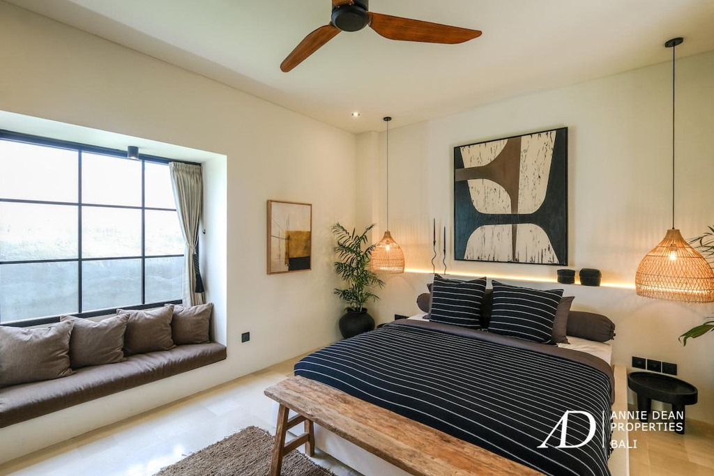 FREEHOLD | MEDITERRANEAN-STYLE 2-BEDROOM VILLA - PERERENAN