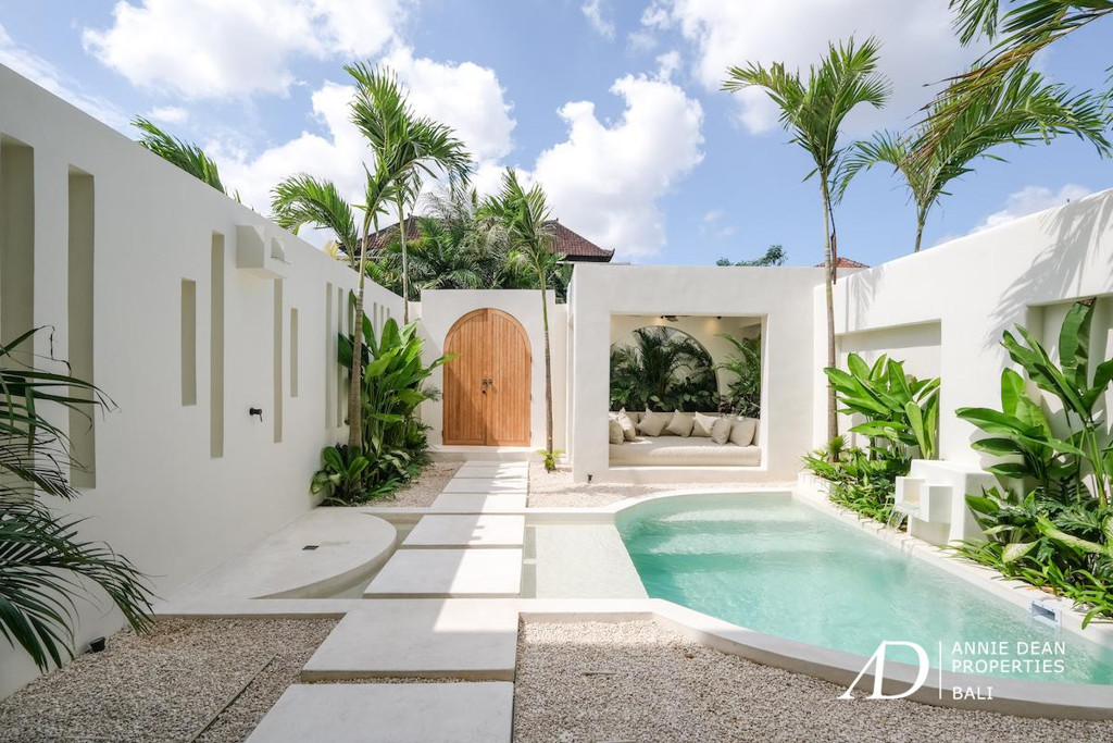 FREEHOLD | MEDITERRANEAN-STYLE 2-BEDROOM VILLA - PERERENAN