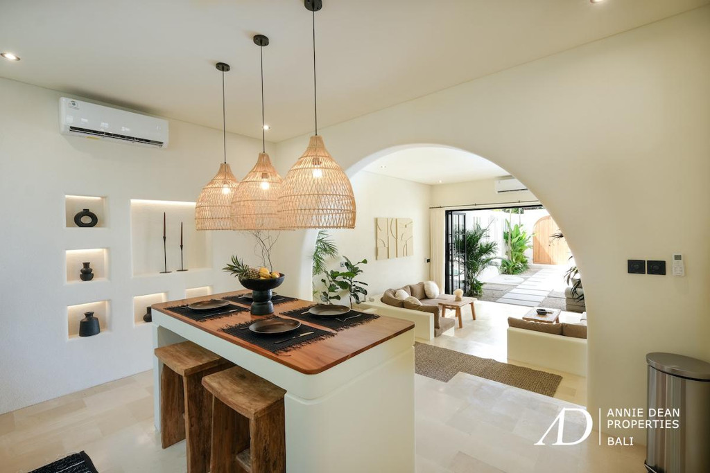 FREEHOLD | MEDITERRANEAN-STYLE 2-BEDROOM VILLA - PERERENAN