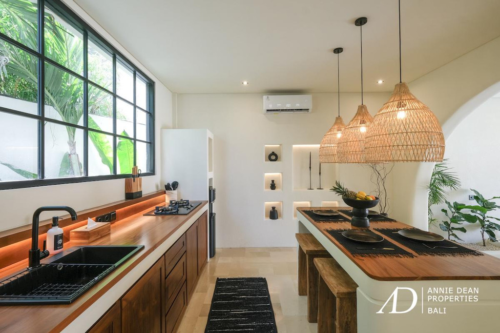 FREEHOLD | MEDITERRANEAN-STYLE 2-BEDROOM VILLA - PERERENAN