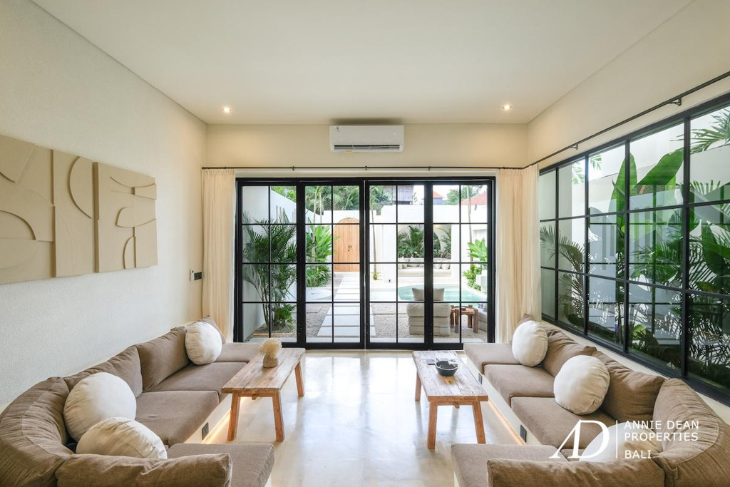 FREEHOLD | MEDITERRANEAN-STYLE 2-BEDROOM VILLA - PERERENAN